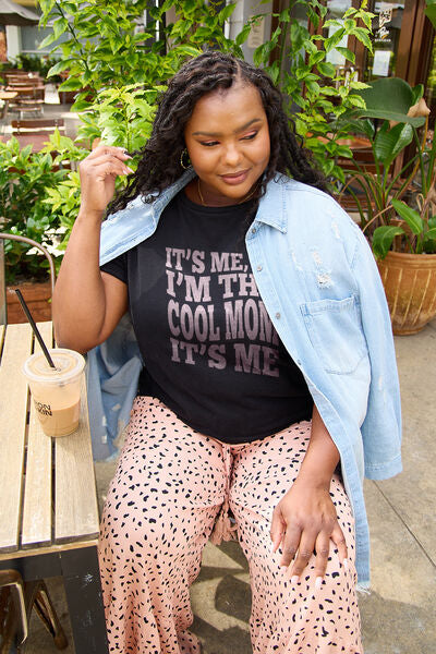 IT'S ME,HI I'M THE COOL MOM IT'S ME Round Neck T-Shirt