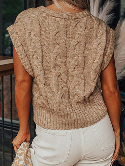 Cable-Knit Round Neck Sweatere
